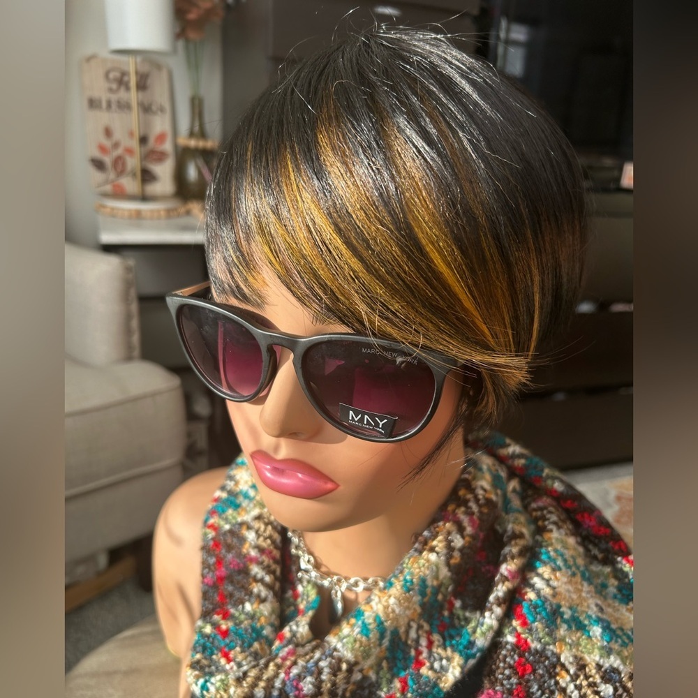 ✨NEW Women's Short Pixie Bob Wig - Black and Gold Highlights - Picture 10 of 14